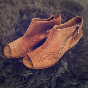 Paul Green cayenne peep toe.